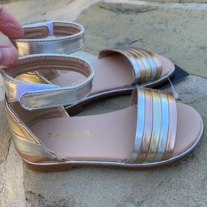 NWT Toddler Tahari Metallic Sandals